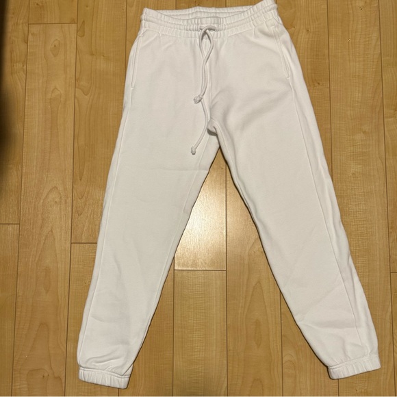 Aritzia TNA White Boyfriend Sweatpant with Drawstring - Picture 2 of 5